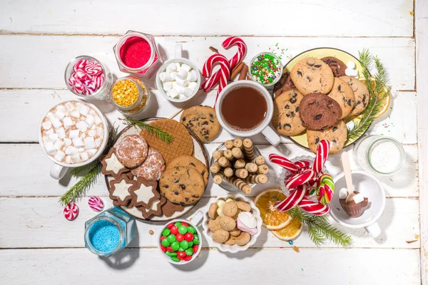Weihnachtsfeier Mit Heißer Schokolade Winterliches Kakaobuffet Mit Vielen Tassen Heißer — Stockfoto