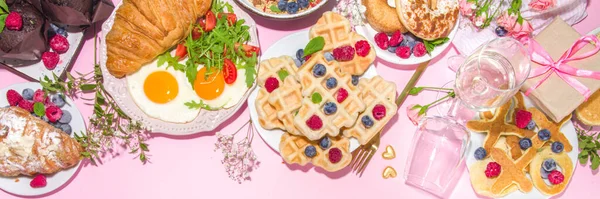 Walentynki Brunch Menu Tło Różnych Dań Śniadaniowych Obiadowych Gofry Rogaliki — Zdjęcie stockowe