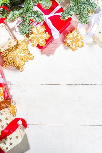 Fundo Cartão Tradicional Natal Saudação Caixas Presente Brancas Vermelhas Com — Fotografia de Stock