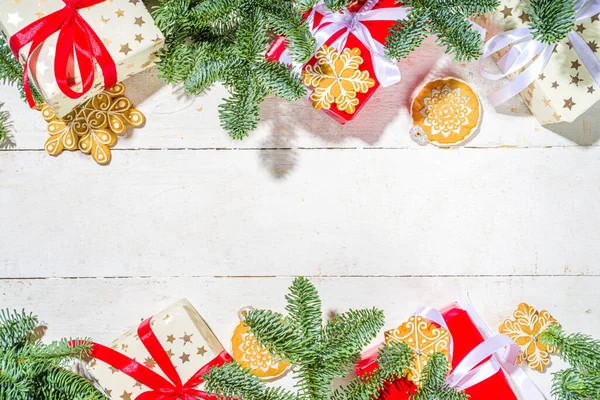Fondo Tradicional Tarjeta Felicitación Navidad Cajas Regalo Blancas Rojas Con —  Fotos de Stock