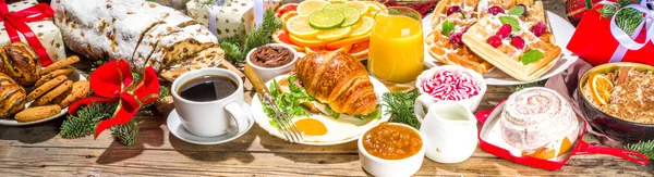 Desayuno Mesa Brunch Navideño Festivo Con Panqueques Tradicionales Gofres Belgas — Foto de Stock