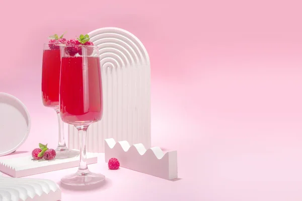 Cocktail Mimosas Vermelhas Bebida Mimosa Clássica Com Suco Framboesa Framboesa — Fotografia de Stock