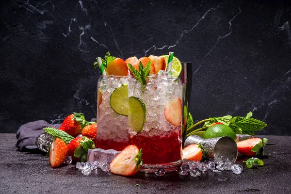 Bebida Refrigerante Verão Morango Cítrico Limonada Mojito Amora Gelada Com — Fotografia de Stock