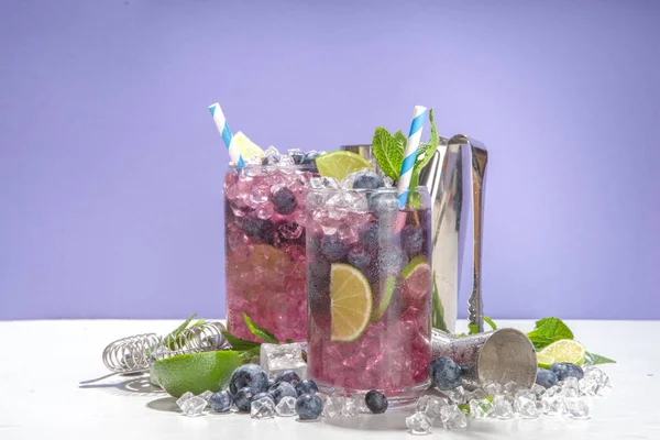 Sommerkühlgetränk Blaubeere Zitrusfrüchte Eisbeermojito Limonade Cocktail Mit Blaubeeren Minze Und — Stockfoto