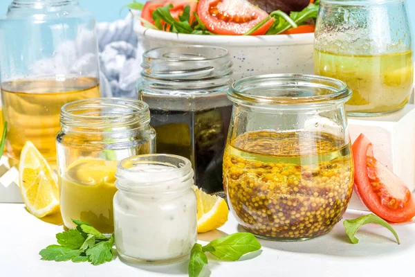 Yapımı Salata Sosu Çeşitleri Çeşitli Salata Sosları Yağ Vinaigrette Hardal — Stok fotoğraf