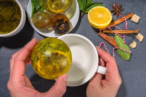 Robi Herbatę Trendy Nowoczesne Bomby Kule Herbaty Herbata Kulki Suszoną — Zdjęcie stockowe