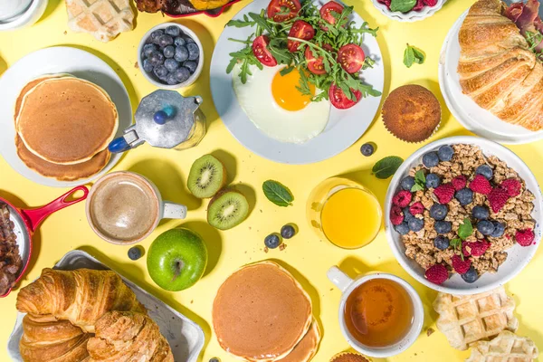 Vari Cibi Tradizionali Colazione Uova Fritte Con Pancetta Muesli Avena — Foto Stock