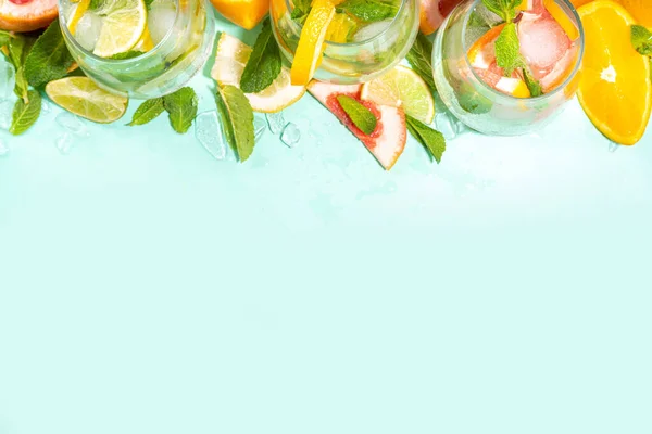 Coquetéis Saudáveis Verão Mocktails Conjunto Várias Limonadas Cítricas Mojito Com — Fotografia de Stock