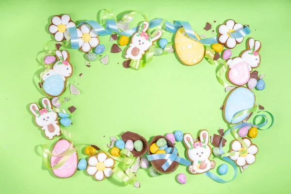 Happy Easter Colorat Platlay Ouă Colorate Zahăr Ciocolată Ouă Paști — Fotografie, imagine de stoc