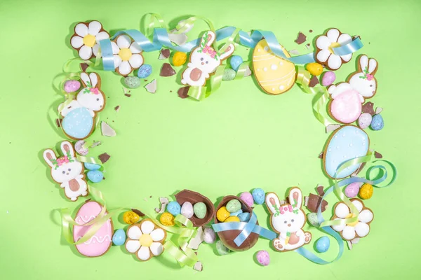 Frohe Ostern Bunte Flatlay Bunte Ostereier Mit Zucker Und Schokolade — Stockfoto