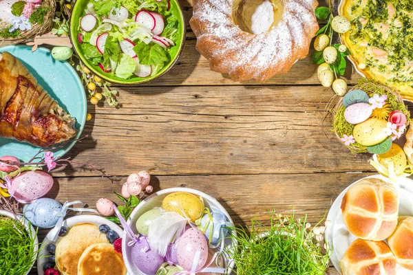 Bayram Yemeği Paskalya Brunch Geleneksel Paskalya Yemekleri Aile Sofrasında Pişmiş — Stok fotoğraf