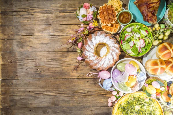 Bayram Yemeği Paskalya Brunch Geleneksel Paskalya Yemekleri Aile Sofrasında Pişmiş — Stok fotoğraf