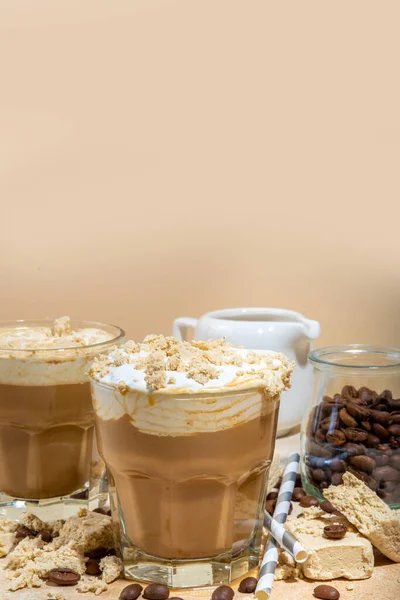 Chutné Halva Latte Kávový Nápoj Sladký Kávový Nápoj Halawa Skleněném — Stock fotografie