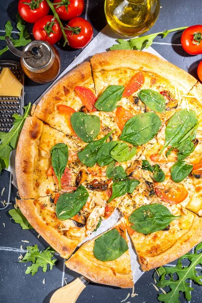 Пицца Мидиями Креветками Рыбой Классическая Итальянская Пицца Морепродуктами Пицца Азиатском — стоковое фото