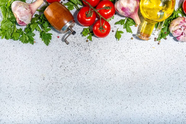 Cozinhar Ingredientes Fundo Especiarias Pimenta Preta Alho Cebola Verduras Tomates — Fotografia de Stock