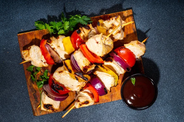 Kebabs Poulet Légumes Sur Brochettes Bois Recette Fête Saine Équilibrée — Photo