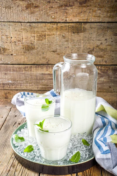 Bebida Indiana Fria Lassi Coco Gelado Bebida Lassi Com Folha — Fotografia de Stock