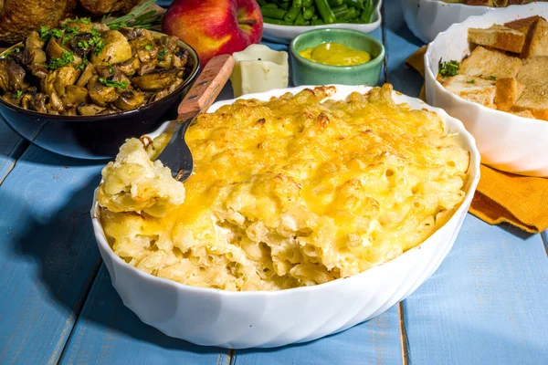 Hálaadási Vacsora Asztal Hagyományos Hálaadási Ételek Csirke Tört Édesburgonya Zöldbab — Stock Fotó
