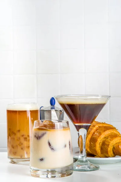 Набор Трех Кофейных Напитков Различных Коктейльных Бокалах Белом Фоне Копия — стоковое фото