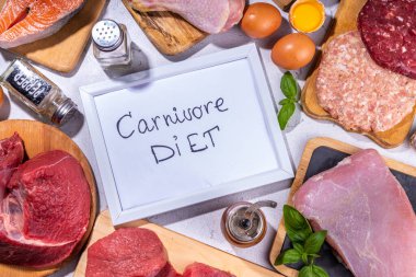 Etçil diyet geçmişi. Çeşitli vejetaryen olmayan protein kaynakları, geleneksel etobur yiyecekler - et ve balık, tavuk göğsü, domuz biftek, biftek, köfte, kalp, ciğer, pişirmek için baharatlı yumurta