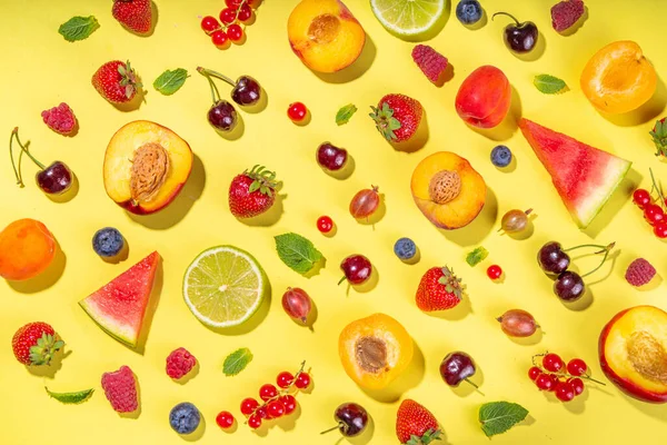Conceito Comida Vitamina Verão Várias Frutas Bagas Melancia Pêssego Hortelã — Fotografia de Stock