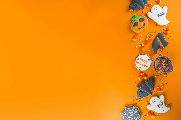 Halloween Tratta Sfondo Con Biscotti Pan Zenzero Zuccherati Caramelle Dolcetto — Foto Stock