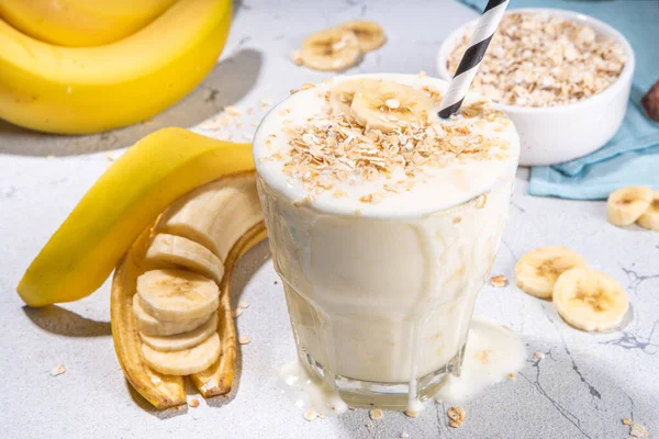 Vegan Banana Drink Healthy Diet Snack Banana Oatmeal Smoothie Glass —  Fotos de Stock