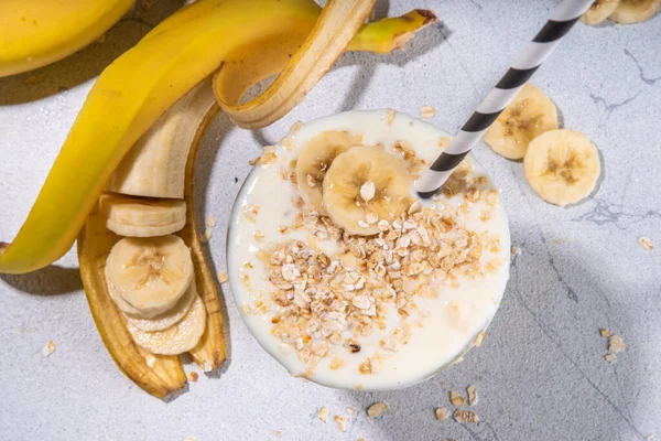 Vegan Banana Drink Healthy Diet Snack Banana Oatmeal Smoothie Glass — Stock Photo, Image