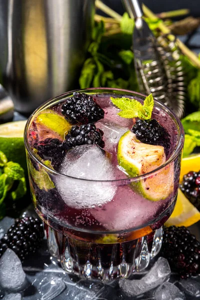 Blackberry Lemonade Mojito Lime Mint Iced Fresh Summer Cocktail Whole — ストック写真