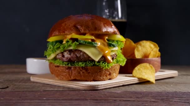 Tasty Homemade Burger Set Tasty Cheeseburger Beef Ham Burger Fresh — Vídeo de stock