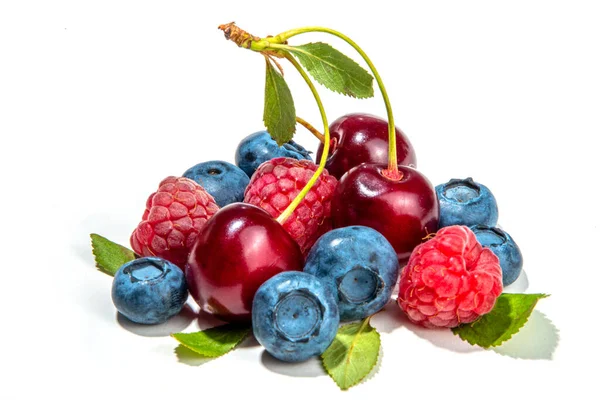 Mix Isolate Blueberry Blackberry Raspberry Cherry Mint Fresh Ripe Berry —  Fotos de Stock