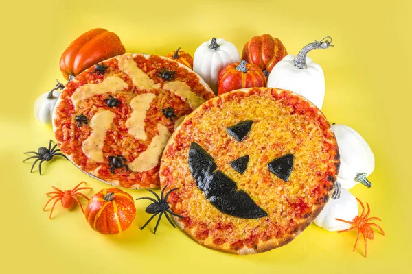 Frutas com uma cara assustadora, engraçada, Halloween, intrincada
