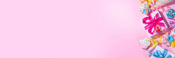 Днем Народження Вітальна Листівка Фону Квартира Різнокольоровими Святковими Інструментами Шапочками — стокове фото