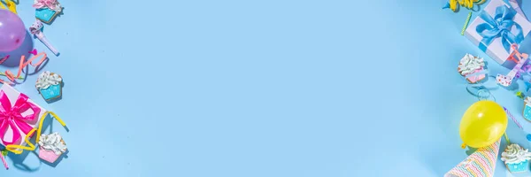 Днем Народження Вітальна Листівка Фону Квартира Різнокольоровими Святковими Інструментами Шапочками — стокове фото