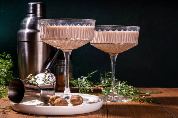 Κρεμώδες Brandy Alexander Cocktail Μοσχοκάρυδο Μοντέρνο Ποτό Χειμερινό Αλκοόλ Φθινόπωρο — Φωτογραφία Αρχείου