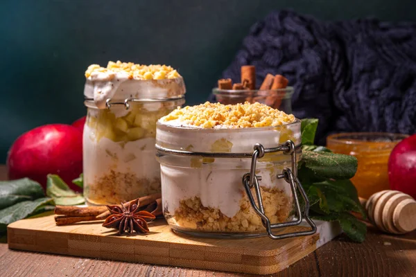 Apple Pie Jar Apple Layered Breakfast Parfait Dessert Tart Crumble — Stock Photo, Image