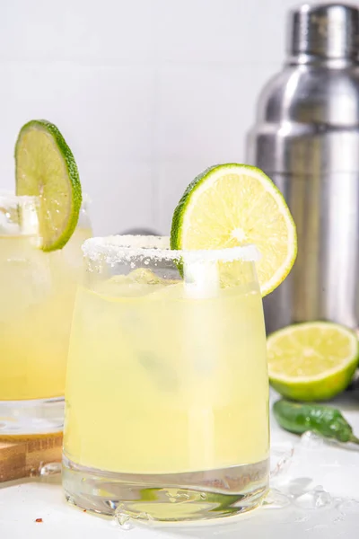 Piás Klasszikus Tequila Margarita Frissítő Alkoholos Édes Savanyú Koktél Lime — Stock Fotó