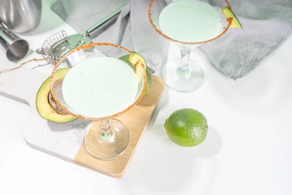 Bebida Alcoólica Refrescante Abacate Coquetel Abacate Martini Com Limão Vodka — Fotografia de Stock
