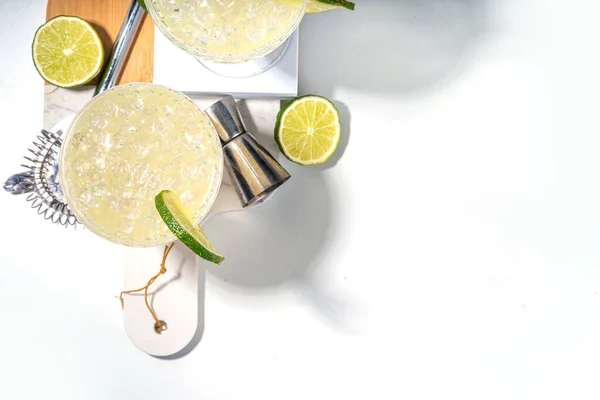 Sour Alcoholic Lime Gin Gimlet Drink Lemonade Martini Alcohol Boozy — Stock Photo, Image