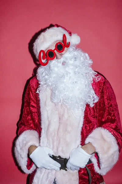 Άνδρας Ντυμένος Άγιος Βασίλης Γοητευτικός Αστεία Γυαλιά — Φωτογραφία Αρχείου