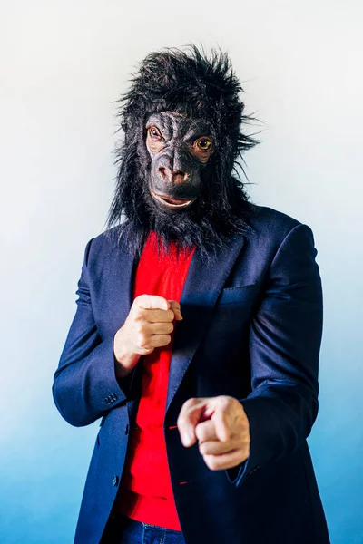 Hombre Con Traje Máscara Gorila —  Fotos de Stock
