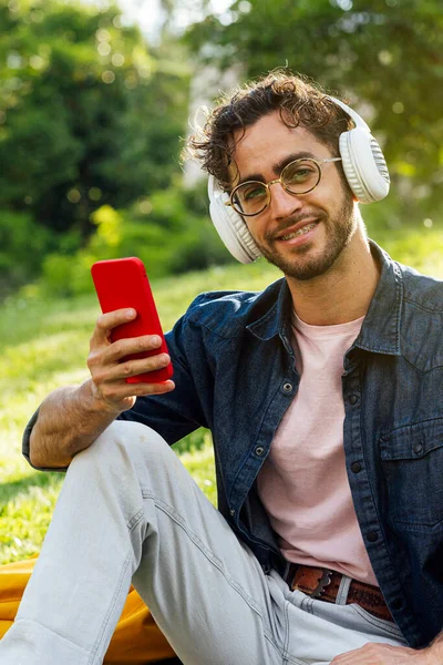 Outdoor Portrait Handsome Young Hipster Man Listening Music Headphones Mobile — Stok fotoğraf
