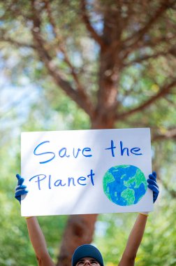 Gönüllü çocuk parkta 