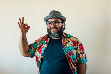 Sakallı şişman adam ve 