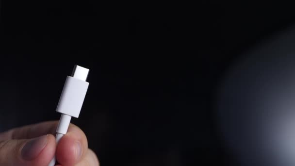 Белый кабель с разъемом USB Type-C — стоковое видео