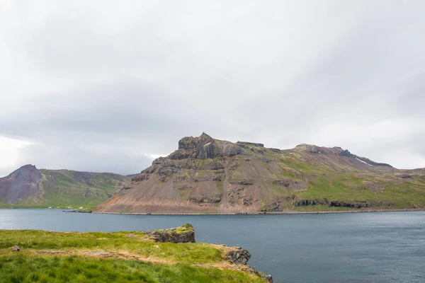 Montagne Urdarfjall Dans Fjord Nordurfjordur Strandir Islande — Photo