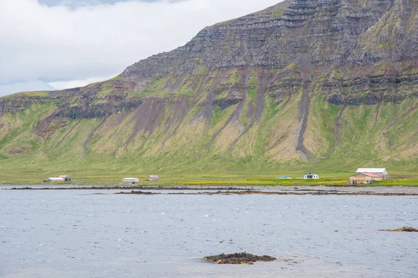 Fattorie Arnes Nella Baia Trekyllisvik Strandir Nel Paesaggio Rurale Islandese — Foto Stock