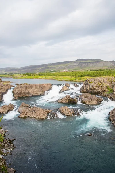 アイスランド西部ボルガルフヨルドゥールのノルドゥラ川の滝グランニ — ストック写真