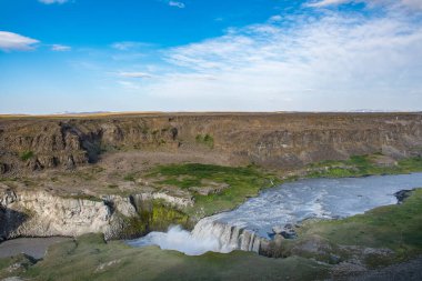 Şelale Hafragilsfoss Kuzey İzlanda 'da Jokulsa Nehri' nde