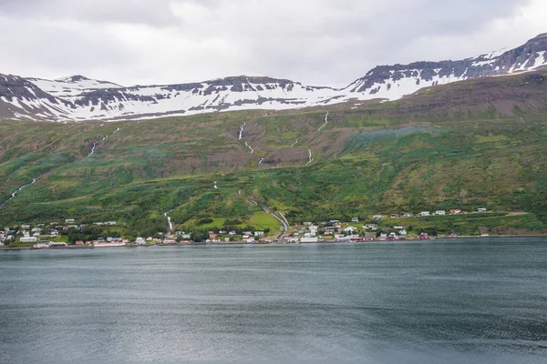 Widok Fiord Miasta Eskifjordur Wschodniej Islandii — Zdjęcie stockowe